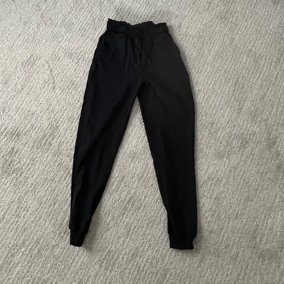 Women’s Lululemon High Waisted Joggers: Size 4 - Picture 6 of 6